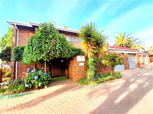Townhouse For Sale in Clayville East