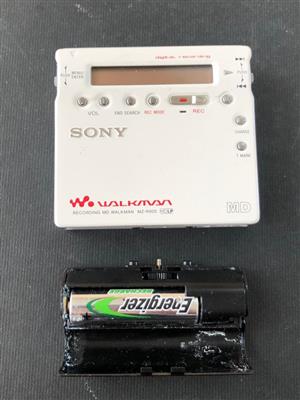 Sony Walkman MZ-R900 Personal MiniDisc Player-a rare find!