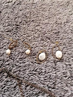 Earrings x 2 & necklace 