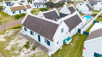 Large family home in Langezandt, steps away from the beach!