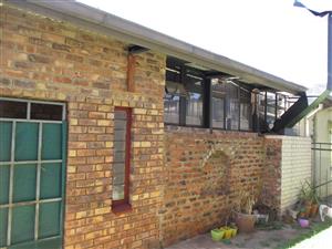 Spacious Family Home with Flatlet and Corner Stand