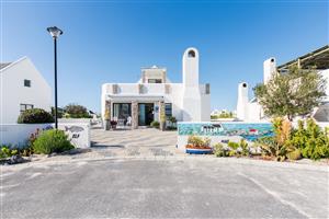 Spacious Family Home in Beautiful neighborhood with breathtaking Ocean Views!