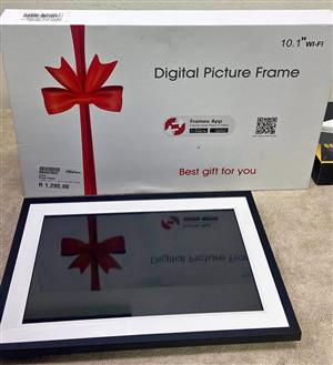 Frameo 10.1” Wi-Fi digital picture frame