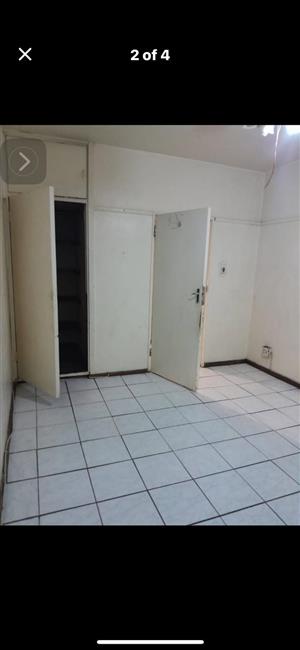 Main bedroom available in a 3 and a half bedroom flat 