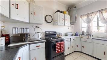 Charming 1-bed flat for sale in Lambton, Germiston. Perfect for first-time buyers or investors. Don'