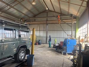 Warehouse to rent on plot petit.  3 phrase and car lift and gantry