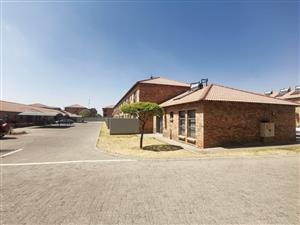 Charming Face-Brick Ground Floor Apartment for Rent