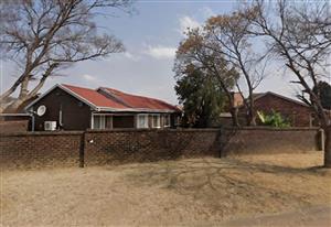 Neat-as-a-Pin 3-Bedroom Face brick Home with Granny Flat.