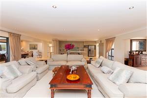 Sophisticated Living with Lagoon, Fairway and Greenbelt Views in Langebaan Country Estate