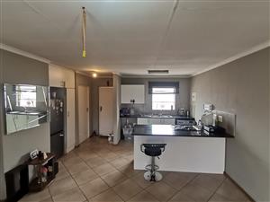 MODERN 2-BEDROOM, 2-BATHROOM APARTMENT AND COVERED CARPORT – WILLOW BUSH VILLAGE, ALBERTSDAL