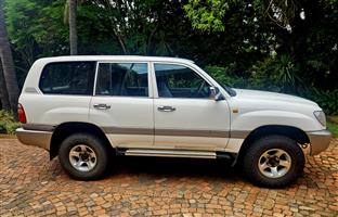 Toyota Land Cruiser 100 Series GXL station wagon 
