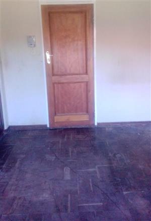 Big bedroom to rent / let in Savoy