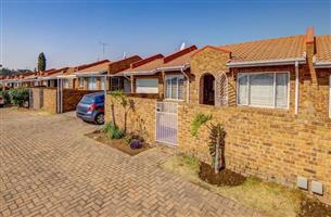Townhouse For Sale in Norkem Park