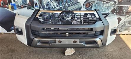 2025 TOYOTA HILUX GD-6 COMPLETE FRONT BUMPER FOR SALE. IN PRISTINE CONDITION