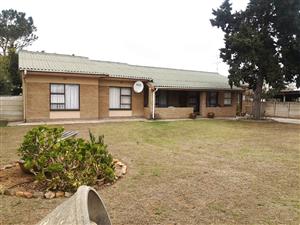 Spacious Family Home with Endless Possibilities – Walk to Town!