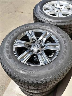 Toyota Hilux 17 (WITH USED TYRES)