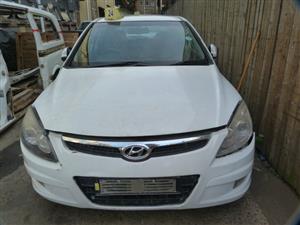 Hyundai i30 2.0 Manual G4GC White - 2010 SPARESBOYZ STRIPPING FOR SPARES