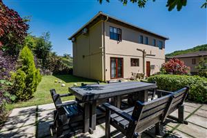 Townhouse For Sale in Amanzimtoti