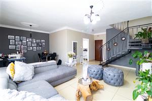 Modern & Spacious Duplex Living – A Rare Find!