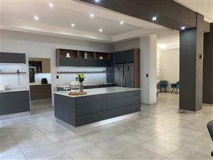 House For Sale in Sheffield Beach