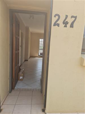  A beautiful and spacious 2 bedrooms and 1 full bathroom apartment is available 