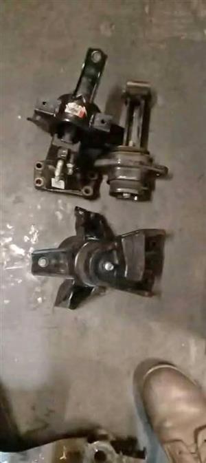 HYUNDAI I10 GRAND ENGINE MOUNTAINS