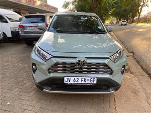 2021 TOYOTA RAV 4 vx 2.0  21 000km AUTOMATIC  Beige ( lime Green )  leather interior/ Serv