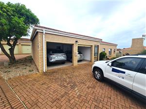 Immaculate 3 Bedroom 2 Bathroom Townhouse in Secure Complex in Jeffreys Bay Central