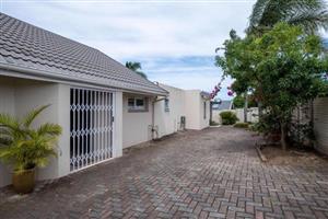 Full Circle Properties Presents: Charming 2 Bedroom Garden Flatlet