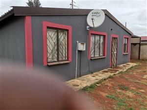 3 bedroom house up for rent in Protea glen Ext 16