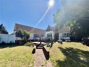 Charming Free-Standing Home with Historic Character in Table View