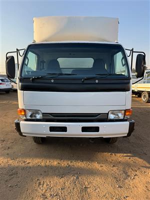2013 Nissan UD40 Volume box 