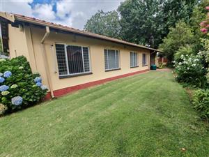 Spacious Welcoming 3 bedroom home for sale with entertainment appeal old Vaalpark
