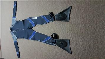 Osprey XXL Men diving,flippers,suit never  used  as new