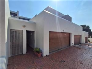 Townhouse For Sale in Glenvista