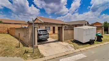 3 Bedroom family home for sale in Cosmo Creek Estate