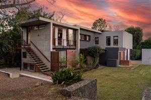 Modern Dream Home with 2 Cottages