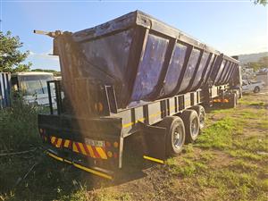 Kearneys tri axle side tipper twin bin