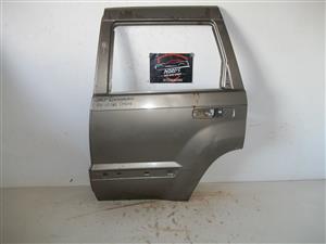 Jeep Commander 06-10 left rear door 