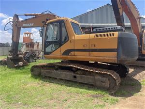 Doosan 225 lcv x2 for sale with hammer piping 