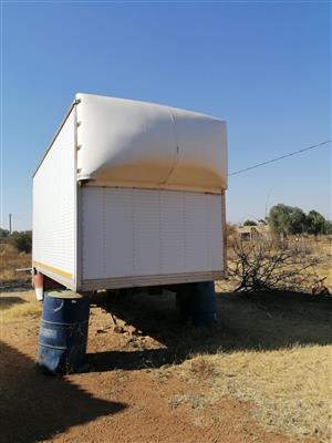 Isuzu N-Series 4-Ton Volume Body Truck Box with Nose Cone