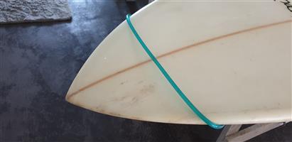 Great condition mini mal 7.2" surfboard