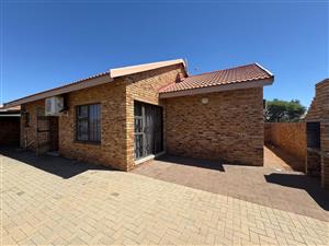 Townhouse For Sale in Riviera