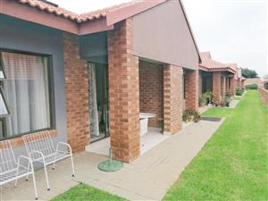 NETJIESE EN RUIM 1 SLAAPKAMER MEENTHUIS TE KOOP IN 'N GEWILDE AFTREE OORD IN MONTANA