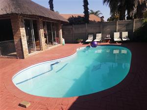 SE 3 Prime Location For A Huge Family, Extended Family Or Business Potential.