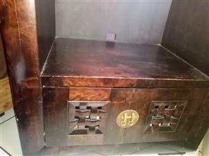 Cabinet and coffee table 