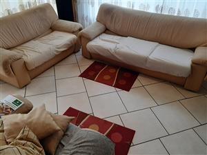 2 and 3 seater lounge suite