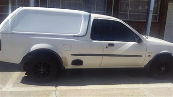 Neat ford bantam 1,6XLE rocam 2005 312000 kms white in color 