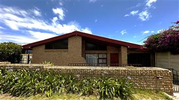 Male Sharing Room Available in Idas Valley!