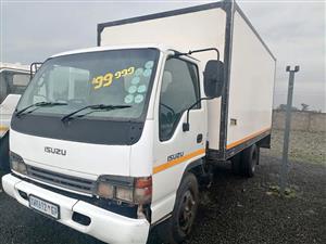 2002 Isuzu NPR Closed body